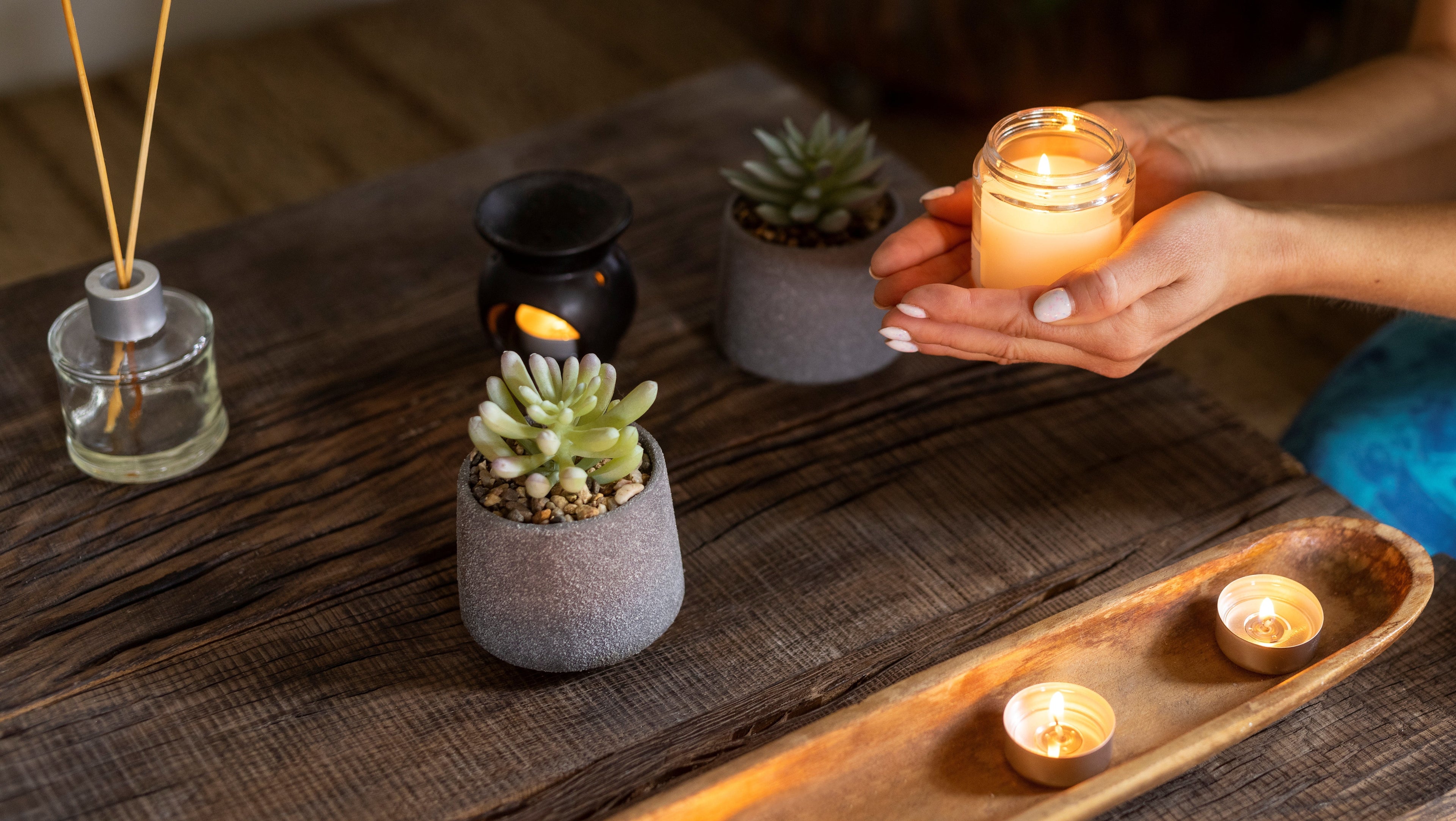 Velas artesanales de soya hechas con intención y energía positiva - Artenea Academia Creativa